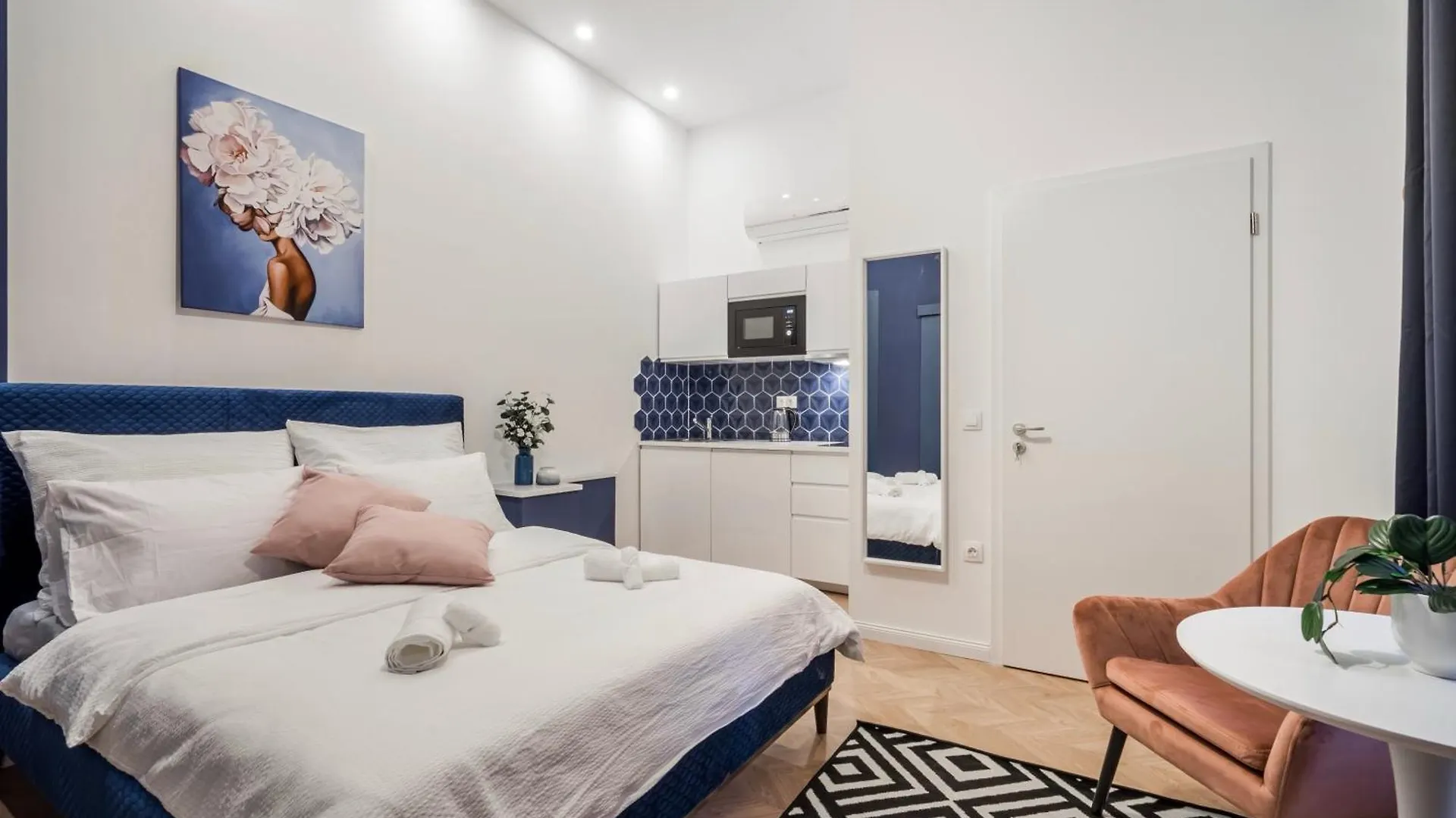 D58 - Grand Boulevard Royal Apartment - Best Location By Bqa Budapest Hungary